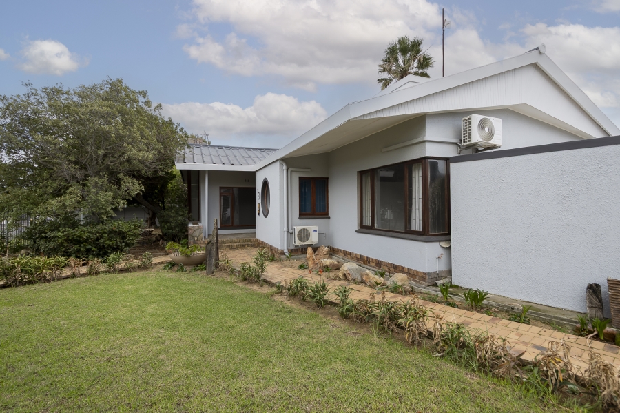 To Let 4 Bedroom Property for Rent in Lochnerhof Western Cape